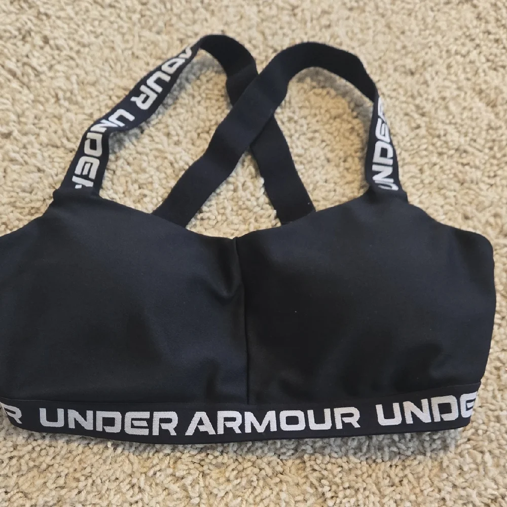 Under Armor Great Condition Sports Bra Size Medium - Picture 1 of 2